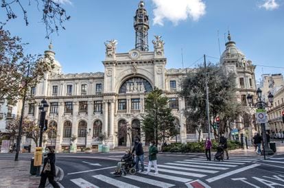 El edificio de Correos, en la plaza del Ayuntamiento de Valencia.