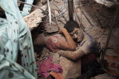 Foto en el derrumbe del edificio de fábricas textiles de Bangladesh en el World Press Photo.