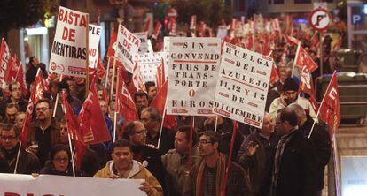Manifestació de treballadors del sector ceràmic a Castelló.