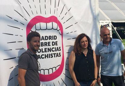 Farruco Castroman (i) y Javier Arnáiz, directores del Mad Cool, y Celia Mayer, concejala de Igualdad en Madrid, el pasado martes en la presentación del protocolo contra agresiones del festival.