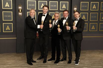 Doug Hemphill, Theo Green, Mark Mangini, Ron Bartlett y Mac Ruth, ganadores del Oscar a mejor sonido por 'Dune'.