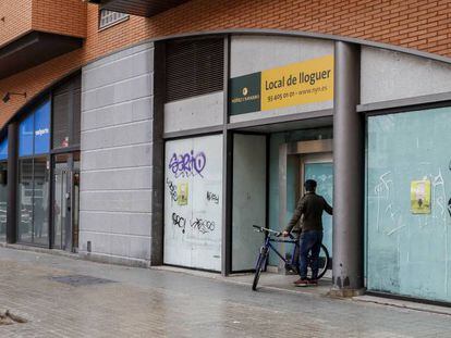 Un local en lloguer al carrer de Bilbao, al districte de Sant Martí de Barcelona.