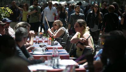 Una de les terrasses de la Rambla de Barcelona.