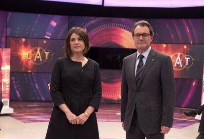 El presidente Mas con la presentadora de '.CAT', el nuevo programa de TV-3