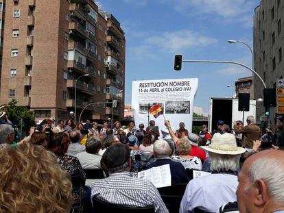 Acto reivindicativo del cambio de nombre del colegio en Retiro.