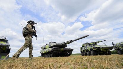 Material militar de la empresa Rheinmetall, el jueves en sus instalaciones en Unterlüß (Alemania)