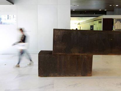 La escultura 'Bilbao', de Richard Serra, en el Museo Bellas Artes de Bilbao.