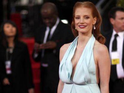 La actriz Jessica Chastain en la alfombra roja de los Globos de Oro.