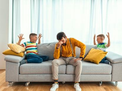 Algunos padres y madres sienten emociones negativas como la culpa o el arrepentimiento cuando gritan a sus hijos.