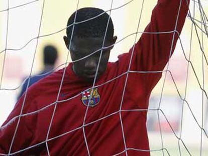 Eto&#39;o, en su primer entrenamiento con el Barça tras su lesión.