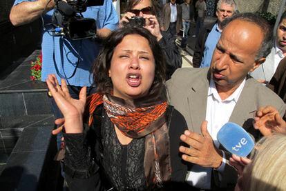 Una mujer ha denunciado ante la prensa internacional abusos sexuales de las tropas de Gadafi.