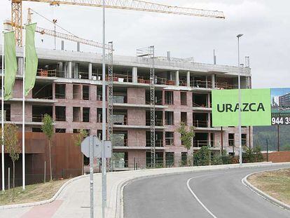 Promoción de viviendas de la constructora Urazca en la localidad vizcaína de Etxebarri, en la que mantiene actividad. /