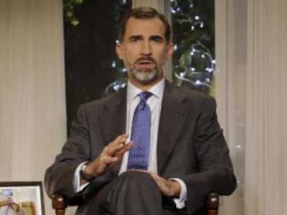 El rey Felipe VI comparece ante los españoles desde el Palacio de La Zarzuela con el pimer mensaje televisado de Navidad de su reinado