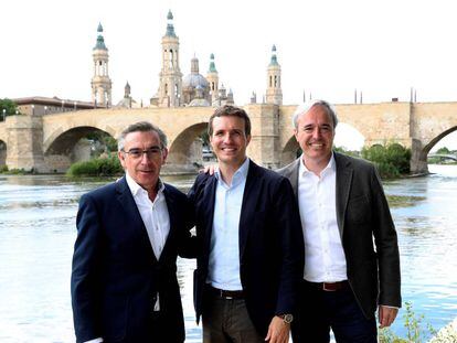 El presidente del PP, Pablo Casado, en Zaragoza este mes junto a Luis María Beamonte, a la izquierda, candidato del partido a la Presidencia del Gobierno de Aragón, y el candidato a la alcaldía de Zaragoza, Jorge Azcón.