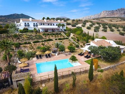 El entorno y el hotel La Posada del Torcal, en la provincia de Málaga. 