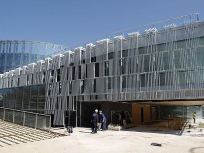Obras de construcci&oacute;n del Centro de Creaci&oacute;n de las Artes de Alcorc&oacute;n (CREAA) en abril de 2011.