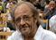 Luis Eduardo Aute, en el barrio de Gràcia de Barcelona el pasado agosto.