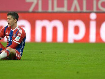 El delantero del Bayern Robert Lewandowski en el encuentro contra el Schalke 04, este martes.