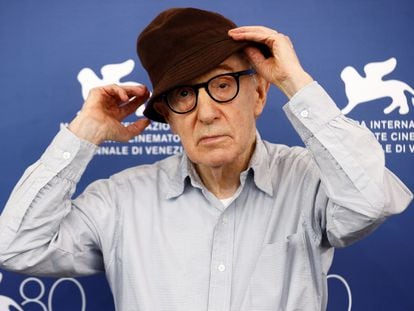 Woody Allen posaba el lunes en la presentación de 'Coup de Chance', en el festival de Venecia.