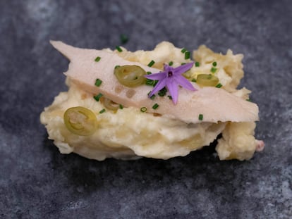 Detalle de la ensaladilla rusa que se elabora en el restaurante Castru Gaitero (Llanes), elegida la mejor de España 2022.