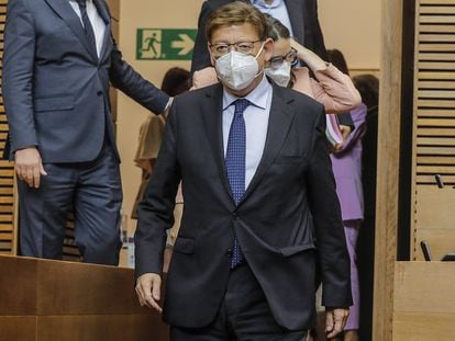 El presidente de la Generalitat, Ximo Puig, a su llegada a un pleno de las Cortes valenciana.