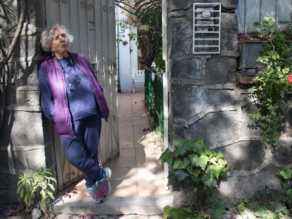 La escritora Elena Poniatowska, tras el robo a su casa en la Ciudad de México.