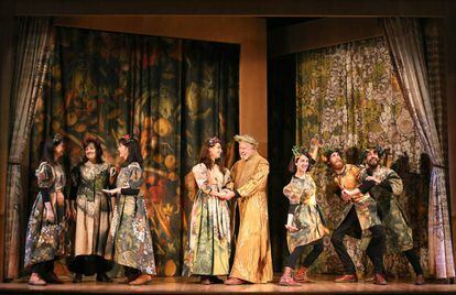 Desde la izquierda, María Alejandra Saturno, Belén Nieto, Isabel Zamora, Silvia Acosta, Juan Messeguer, María Besant, Javier Carramiñana y Alejandro Saá, los actores que interpretan "Comedia aquilana".