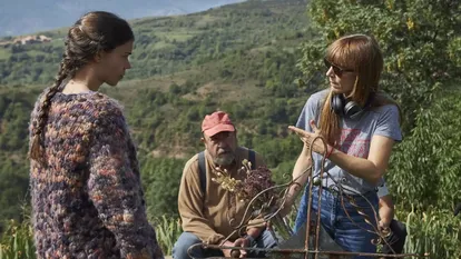 Elena Trapé, a la derecha, con Laia Costa y Pep Cruz, en el casting de 'Els encantats'.