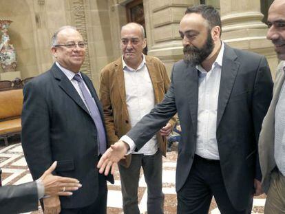 Mario Isea, embajador de Venezuela en España, primero por la izquierda, en la recepción oficial junto a Garitano.