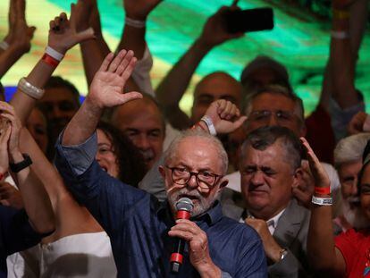 Lula da Silva se dirigía la noche del domingo a sus simpatizantes en São Paulo tras su victoria sobre Bolsonaro.
