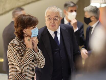 La vicepresidenta primera del Gobierno, Carmen Calvo; y el presidente del Tribunal Constitucional, Juan José González Rivas, a su llegada a la presentación del libro 'Los derechos constitucionales. Un paseo por El Prado' en la Sede del Tribunal Constitucional, Madrid, (España), a 14 de octubre de 2020. La obra presentada se origina gracias a la colaboración entre el Tribunal Constitucional y el Museo del Prado con la intención de "ser una dinamo de reflexión, de pensamiento, de conexión con el momento actual" según el presidente del Real Patronato del Museo del Prado, Javier Solana de Madariaga.
14 OCTUBRE 2020
Eduardo Parra / Europa Press
14/10/2020