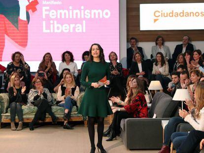 Inés Arrimadas en el acto para presentar el manifiesto feminista de Ciudadanos, este domingo en Madrid.