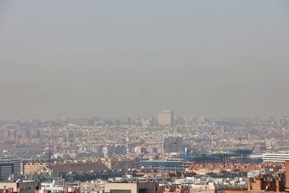 La boina de contaminación de Madrid, en una imagen de archivo.