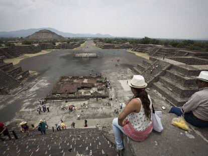 Turistas en la pirámide de la Luna de Teotihuacán el pasado 11 de mayo.