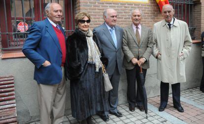Los hermanos Lozano, en Las Ventas. De izquierda a derecha, Manolo, Concha, Eduardo, José Luis y Pablo.