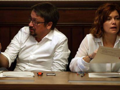 Xavier Domènech y Elisenda Alamany durante la reunión que mantuvo el lunes el grupo de Catalunya en Comú-Podem en el Parlament.