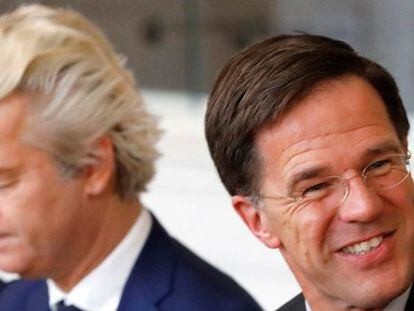 El primer ministro holand&eacute;s, Mark Rutte junto al l&iacute;der de la ultraderecha,  Geert Wilders, en el Parlamento tras los comicios del mi&eacute;rcoles.  REUTERS/Yves Herman/File Photo