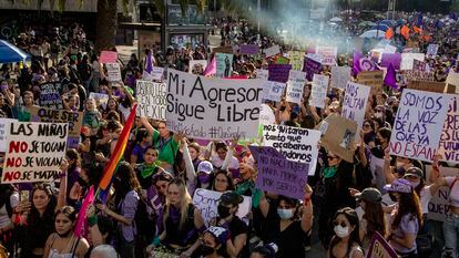 Mujeres en la marcha del Día Internacional de la Mujer en Ciudad de México, el 8 de marzo de 2022.