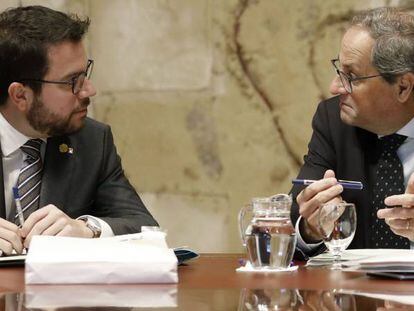 El presidente de la Generalitat, Quim Torra, junto a su vicepresidente, Pere Aragon&eacute;s