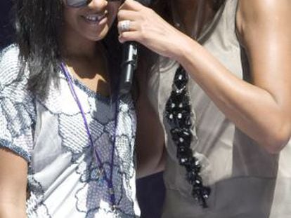 Whitney Houston, con su hija Bobbi Kristina, en 2009
