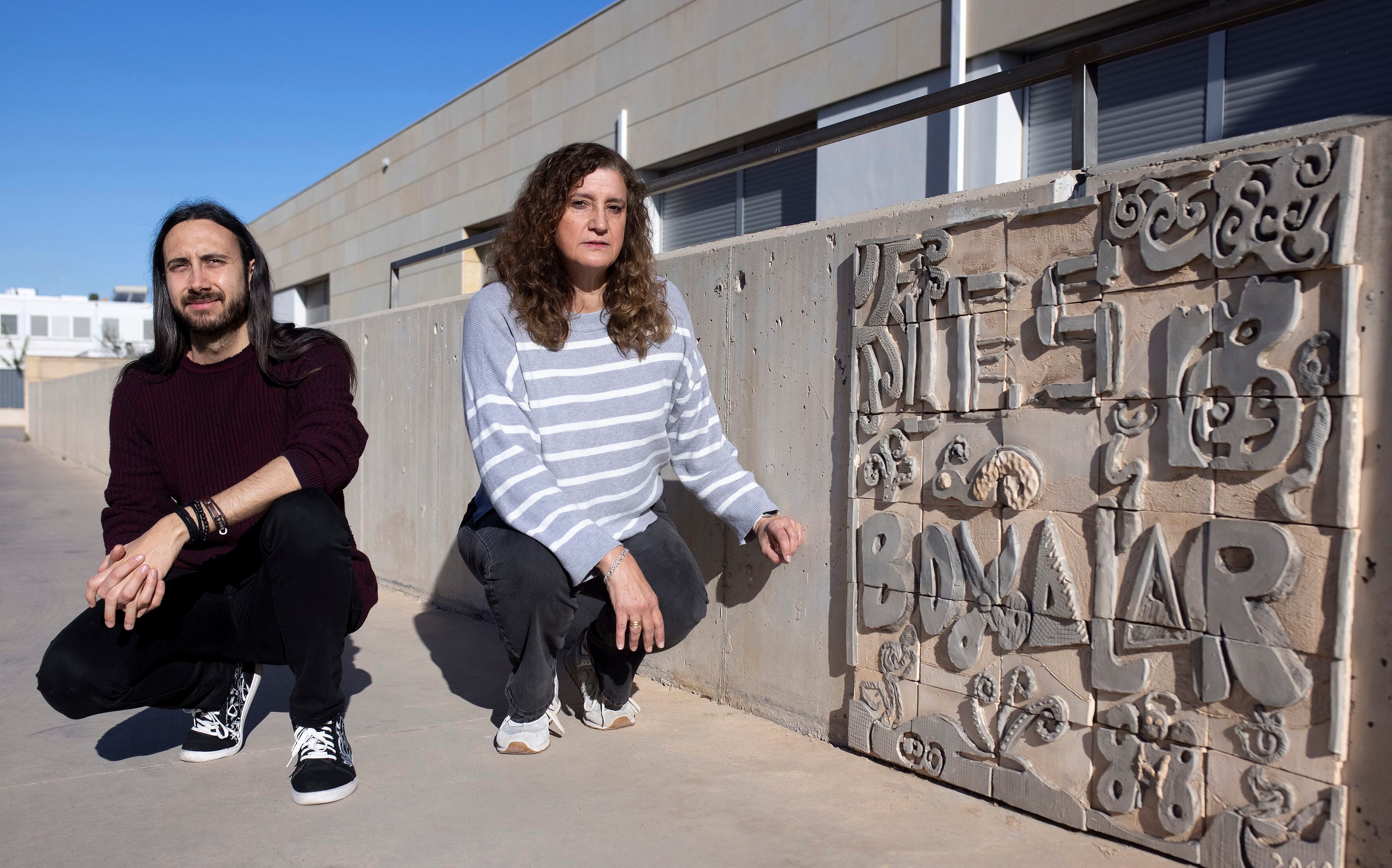  Zarach Llach y Marisa Fernández, dan clase de secundaria en el instituto público Bovalar de Castellón.