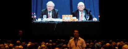 Un momento de la junta de accionistas de Berkshire Hathaway.