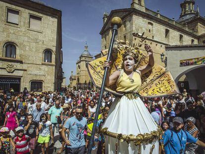 El espectáculo de calle itinerante '9 musas', de Karlik Danza Teatro, el jueves en Ciudad Rodrigo.