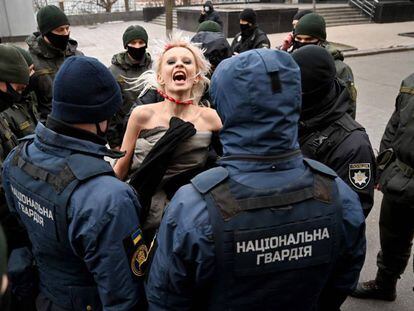 Activista de Femen durante una protesta en Kiev (Ucrania).  