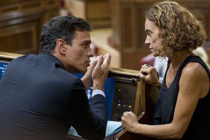 Pedro Sanchez y Meritxell Batet en el Debate sobre el tercer rescate a Grecia en el Congreso.