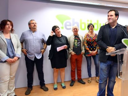 Diputados y senadores de Amaiur en la rueda de prensa de Bilbao.