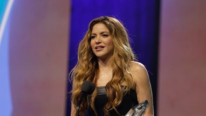 Shakira durante su discurso tras la entrega del galardón a Mujer del año de la revista 'Billboard', premios celebrados en Miami el 7 de mayo de 2023.
