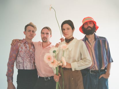 La banda estadounidenese Big Thief, liderada por Adrienne Lenker, segunda por la derecha.