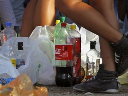 Jóvenes durante un botellón antes de la pandemia.