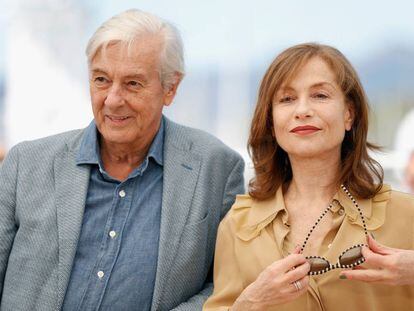 El director Paul Verhoeven e Isabelle Huppert en la presentación de 'Elle' en Cannes.